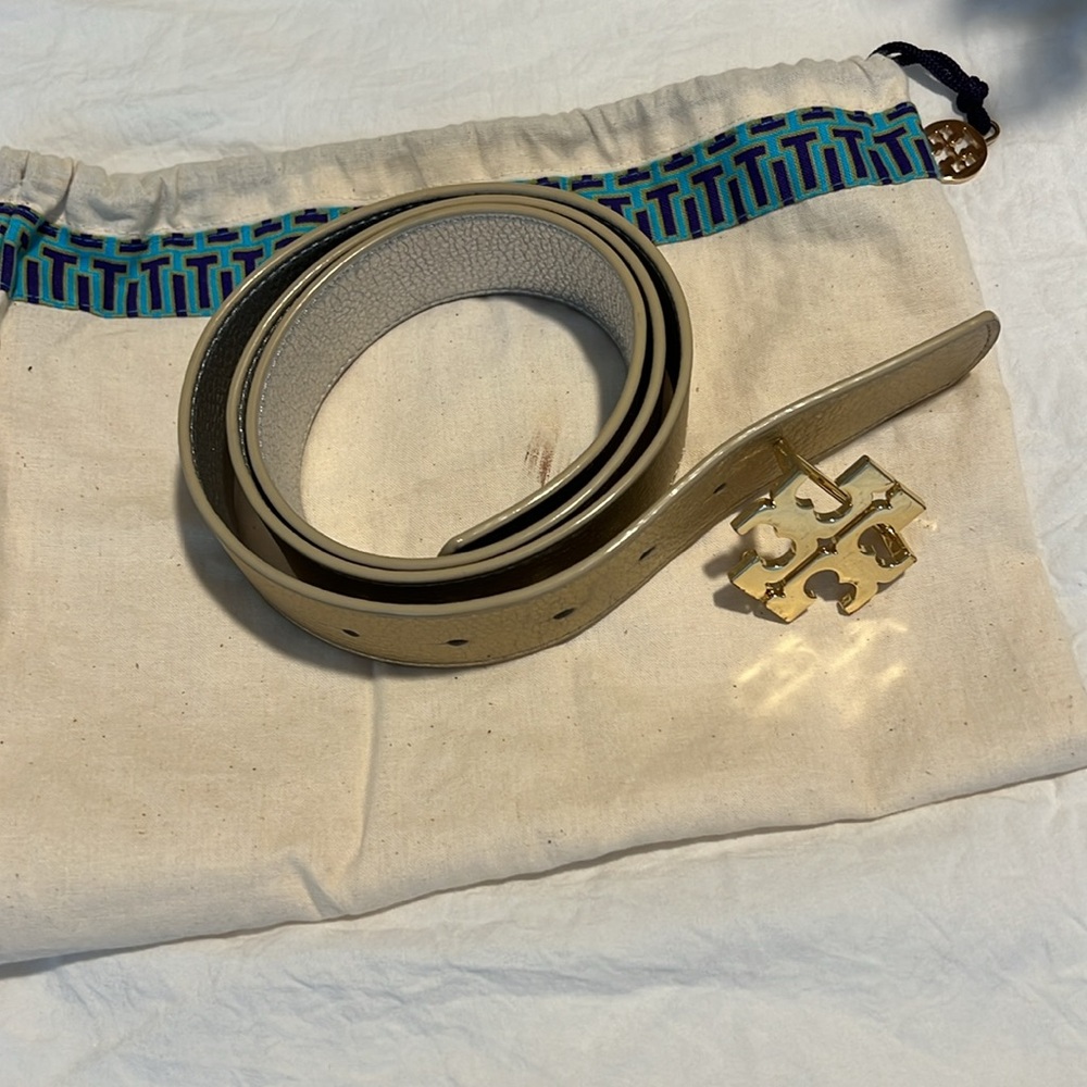 Tory Burch Silver Logo Buckle Reversible Belt - Picture 2 of 12